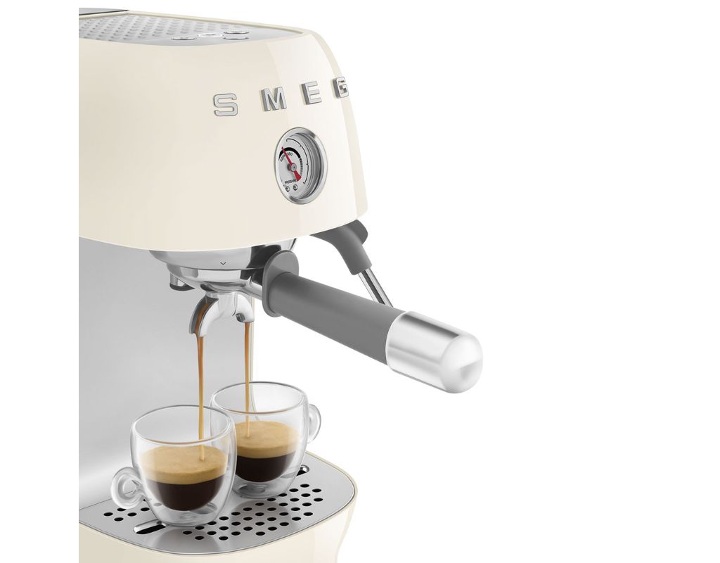Ekspres do kawy kolbowy Smeg 50's Style ECF03CREU kremowy